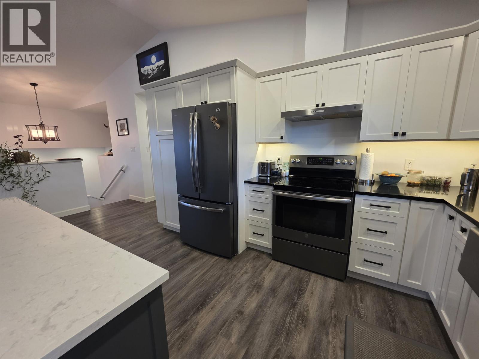 5110 JOLLIFFE AVENUE, Terrace