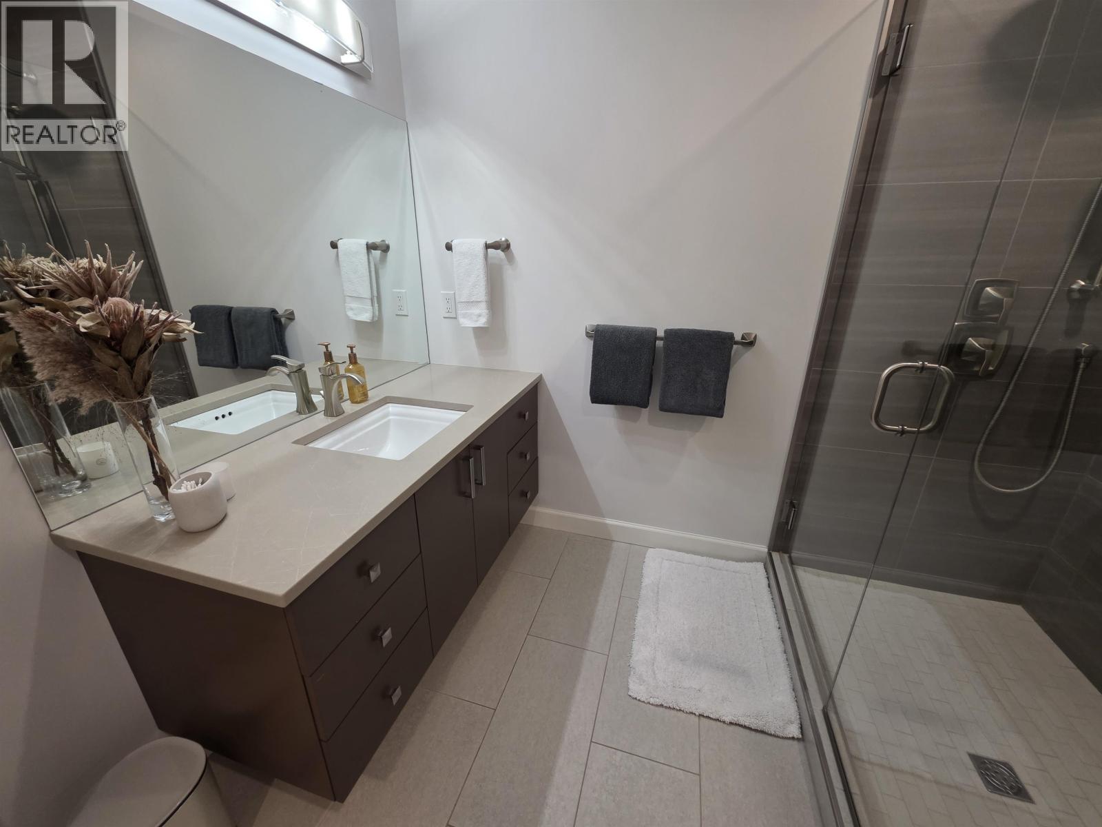 5110 JOLLIFFE AVENUE, Terrace