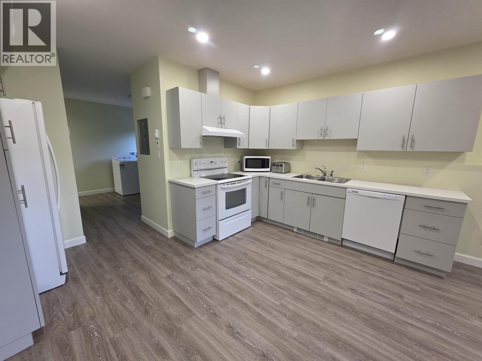 5110 JOLLIFFE AVENUE, Terrace