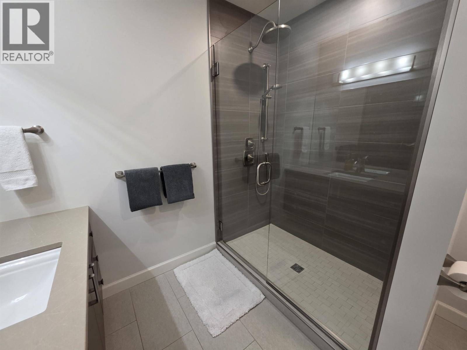 5110 JOLLIFFE AVENUE, Terrace