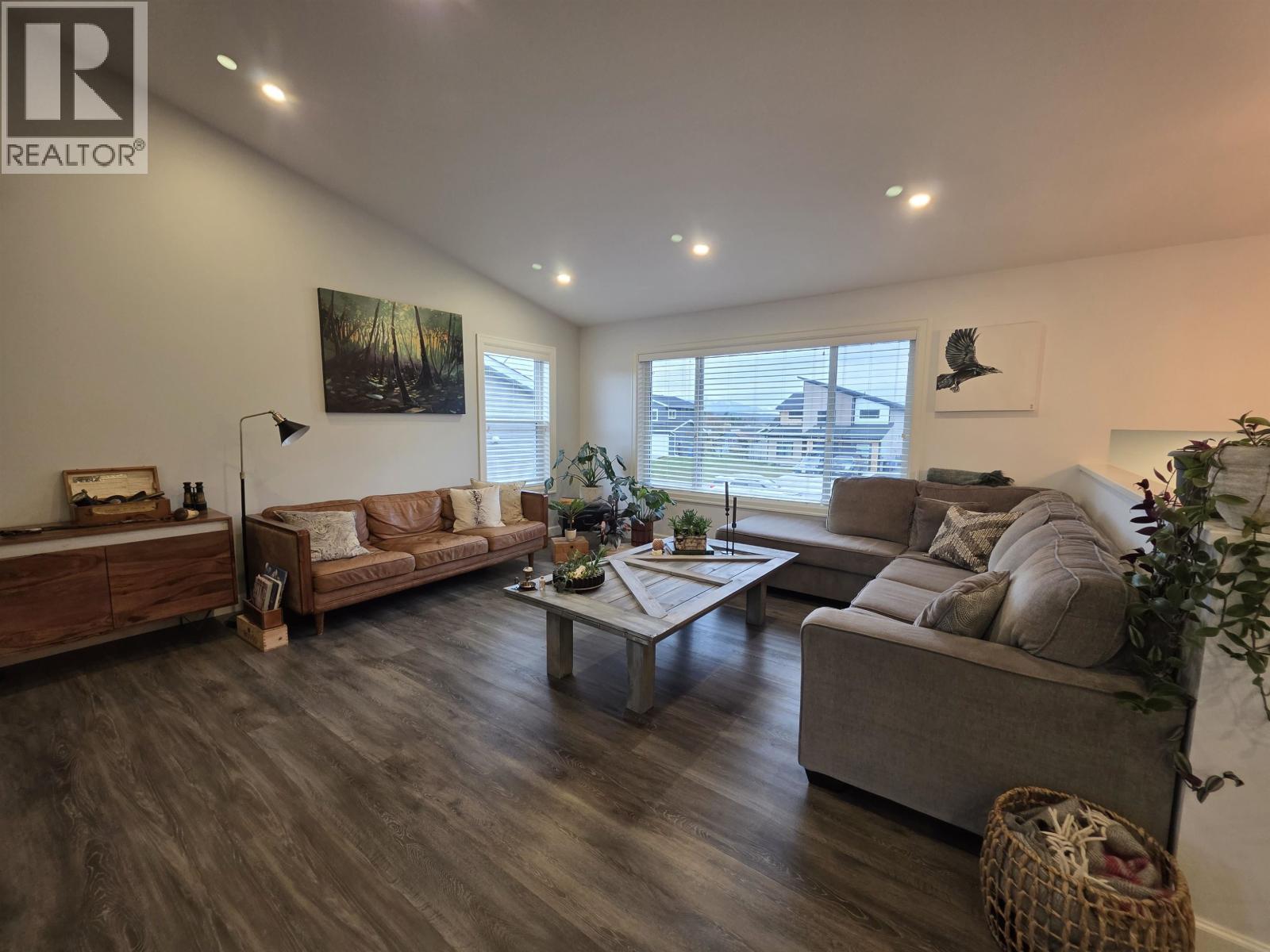 5110 JOLLIFFE AVENUE, Terrace