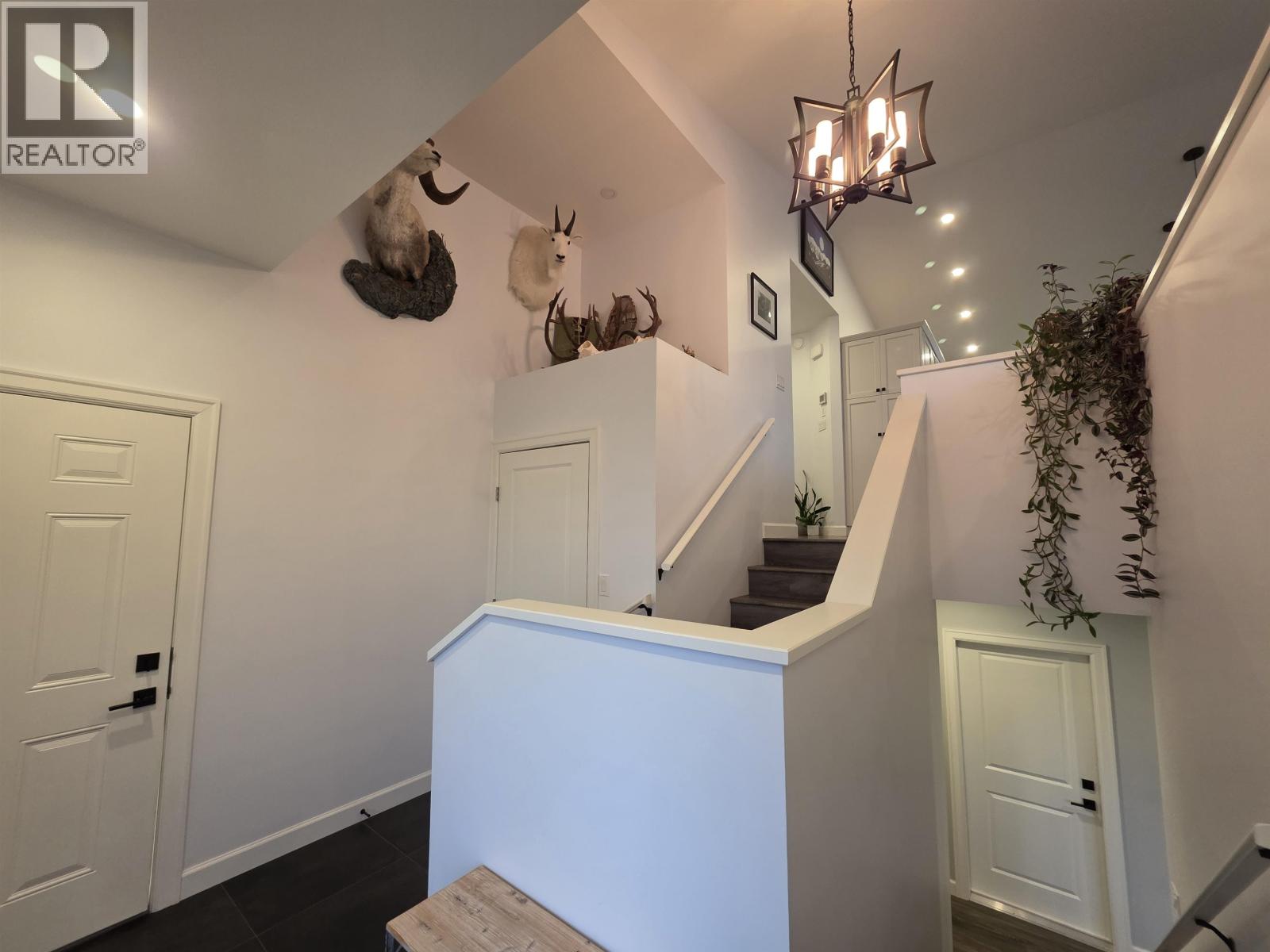 5110 JOLLIFFE AVENUE, Terrace