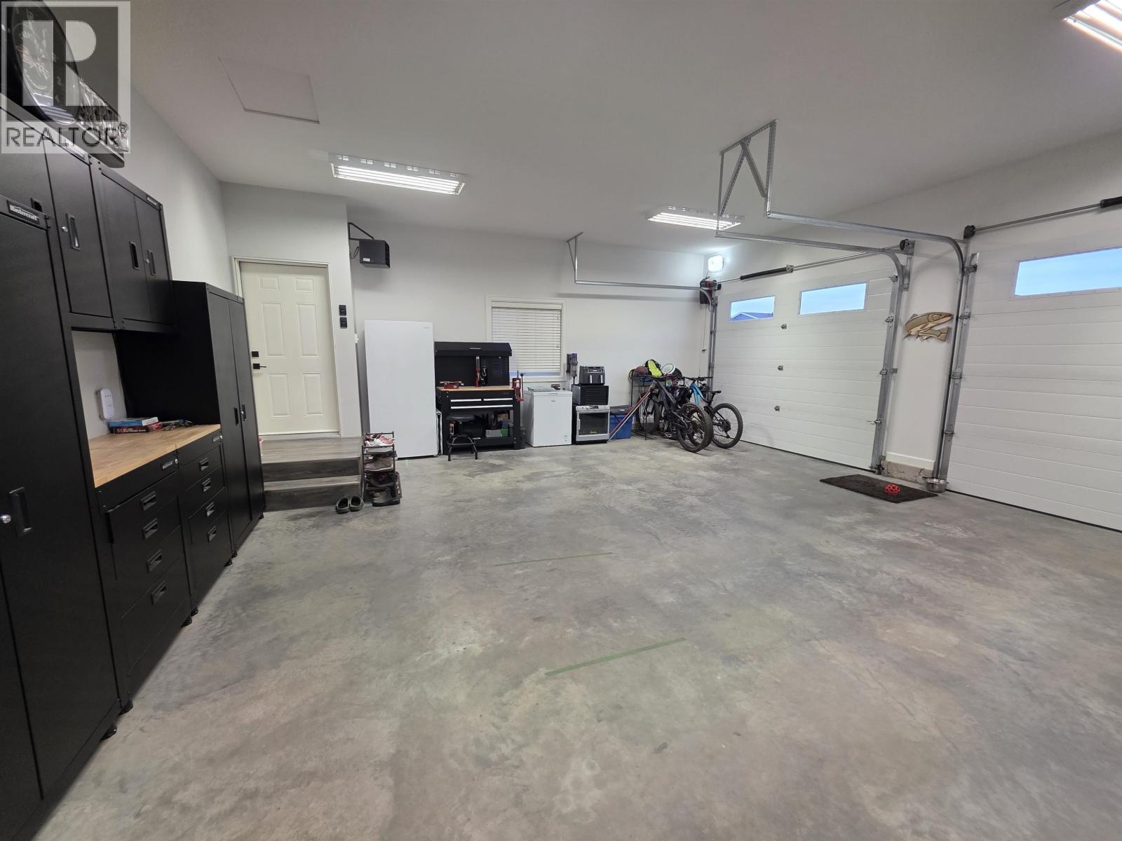 5110 JOLLIFFE AVENUE, Terrace