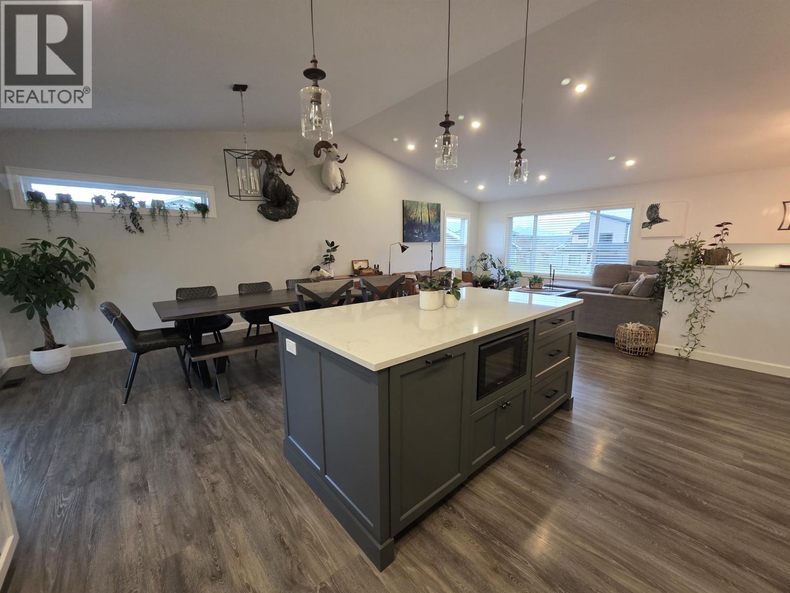 5110 JOLLIFFE AVENUE, Terrace