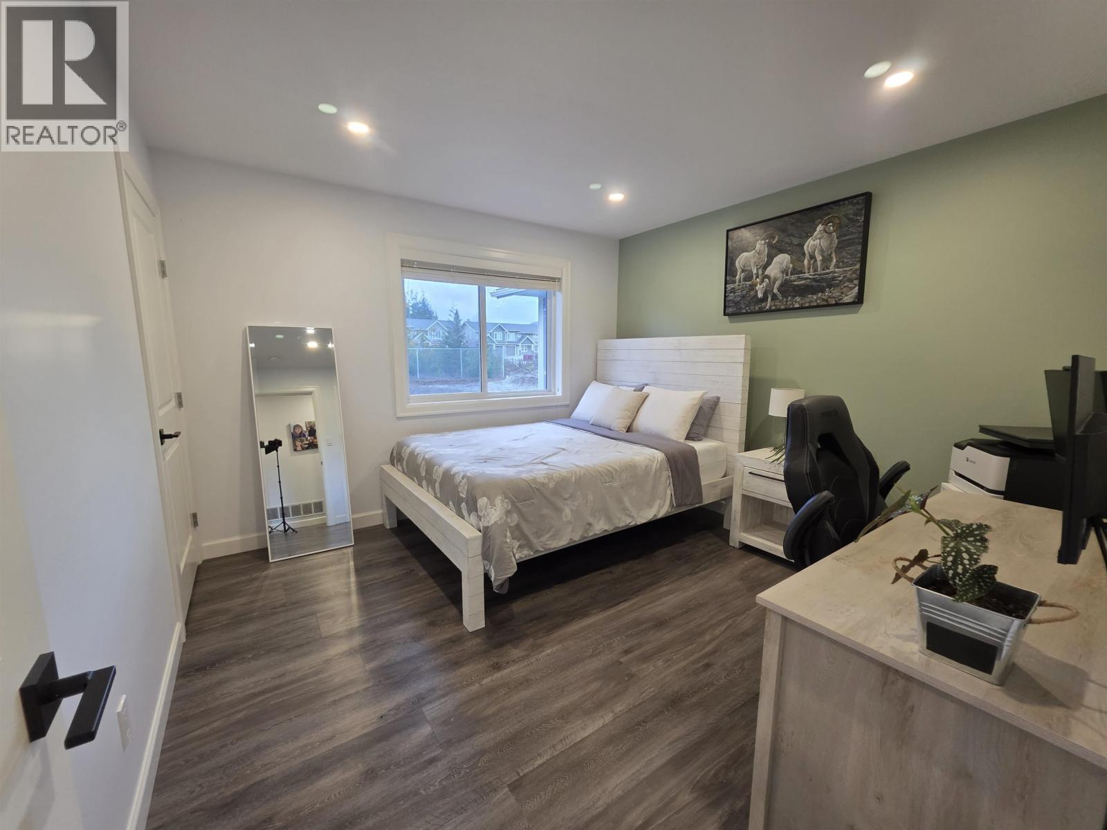 5110 JOLLIFFE AVENUE, Terrace