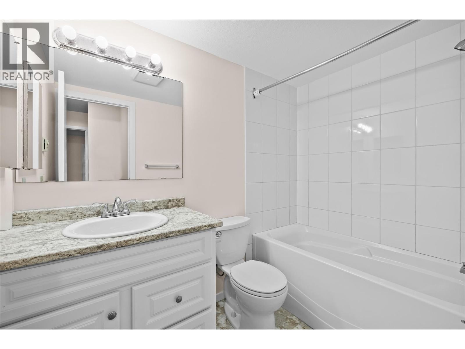 111 3180 De Montreuil Court, Kelowna