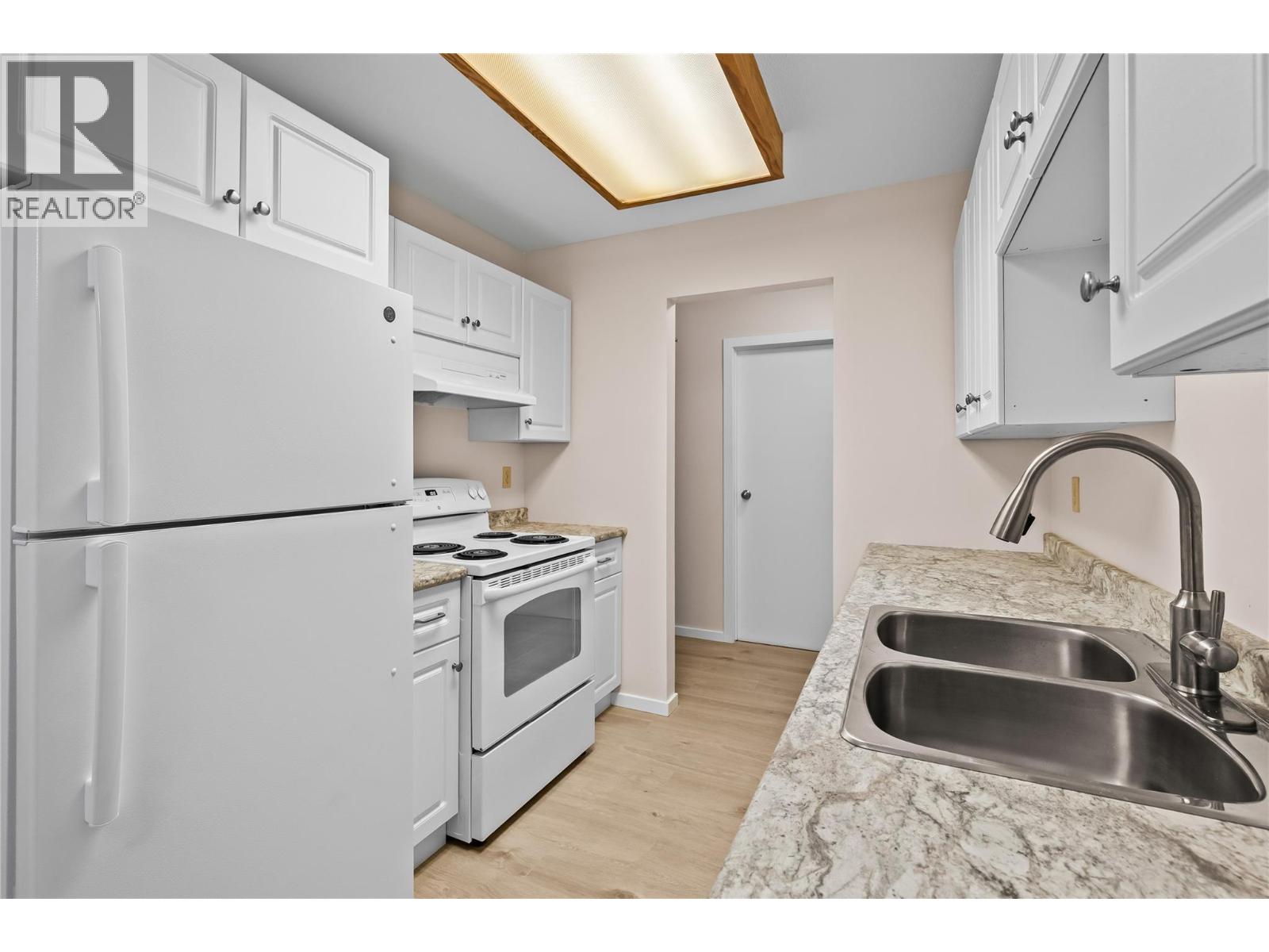 111 3180 De Montreuil Court, Kelowna