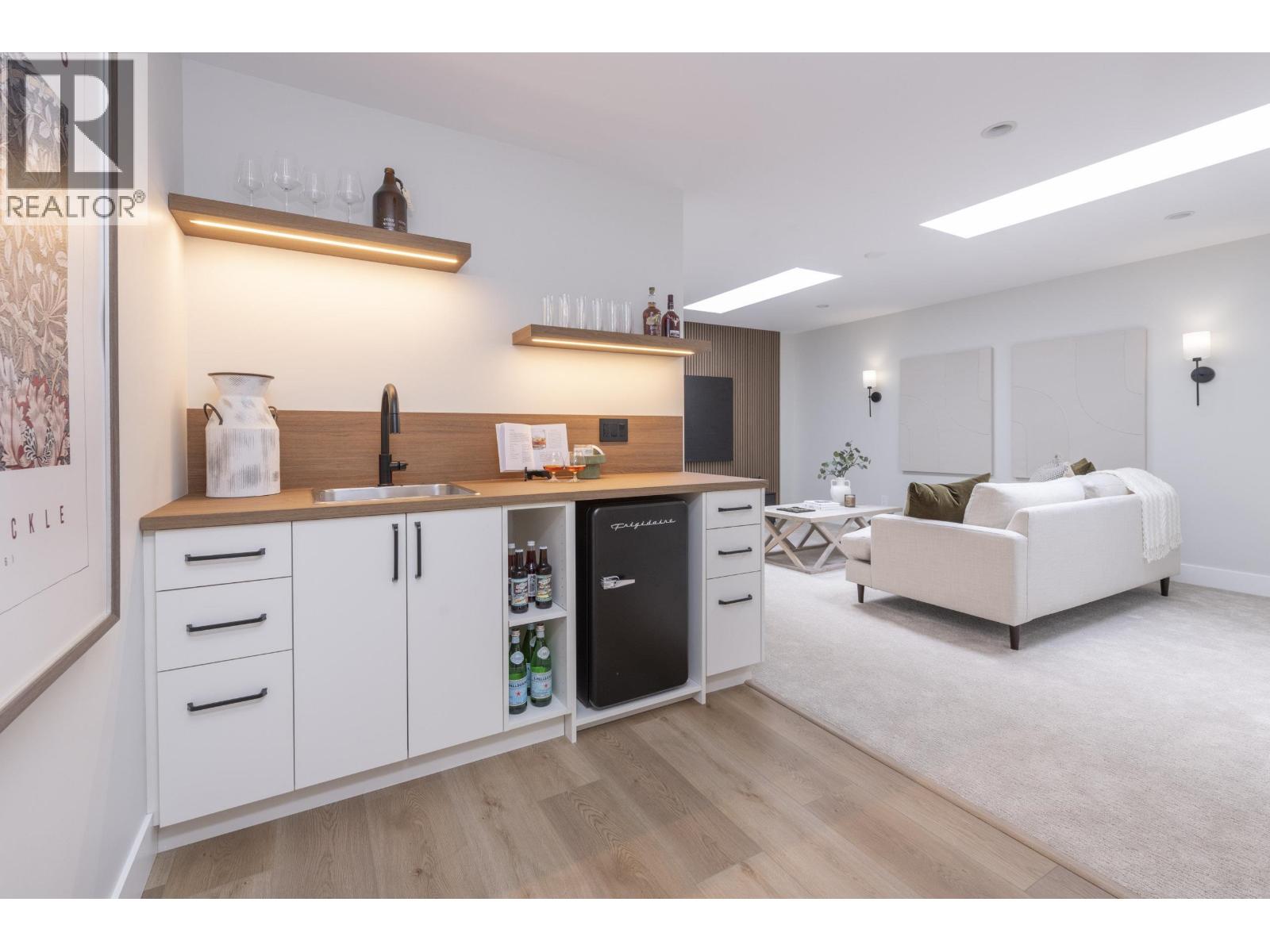 #1-4569 ARTHUR Drive, Delta