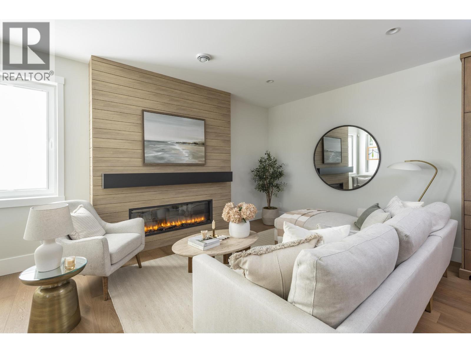 #1-4569 ARTHUR Drive, Delta