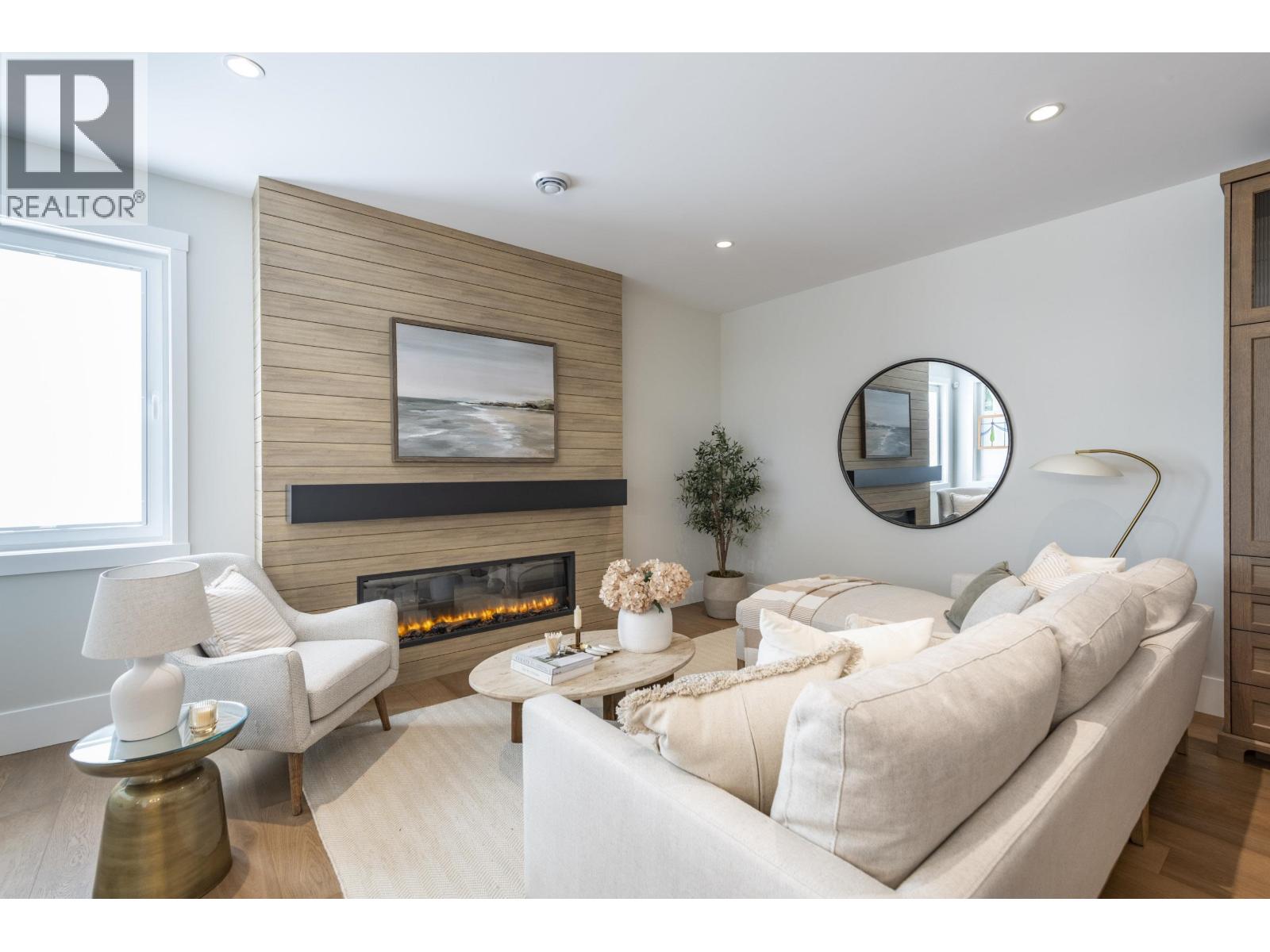 #2-4569 ARTHUR Drive, Delta