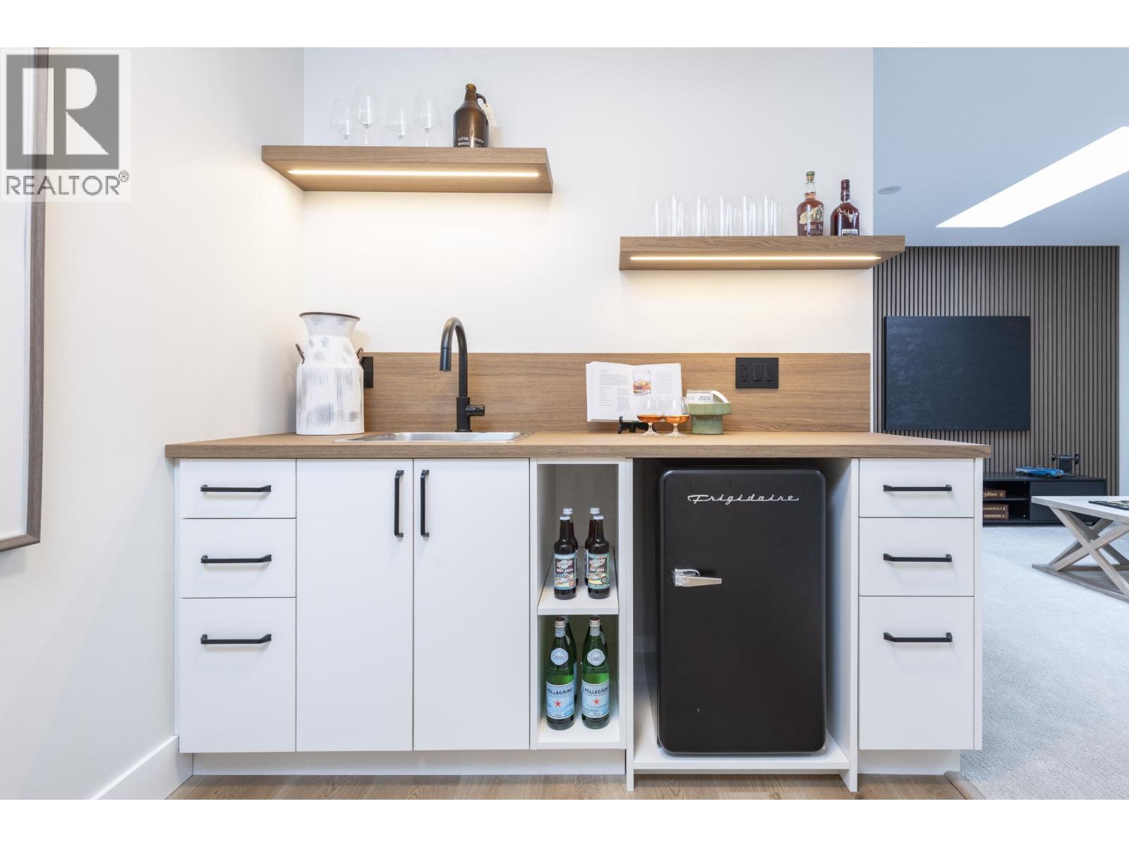 #2-4569 ARTHUR Drive, Delta