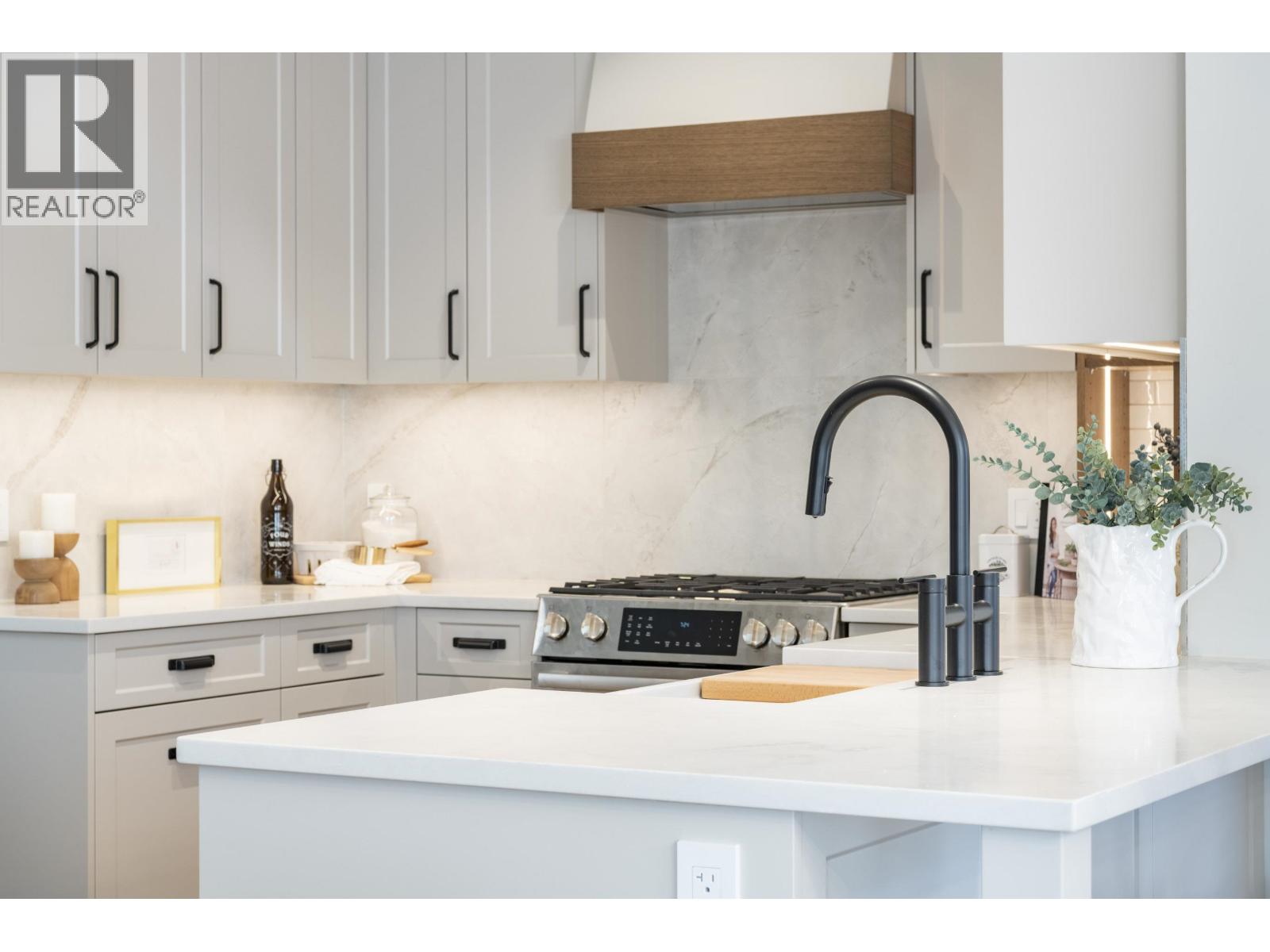 #2-4569 ARTHUR Drive, Delta