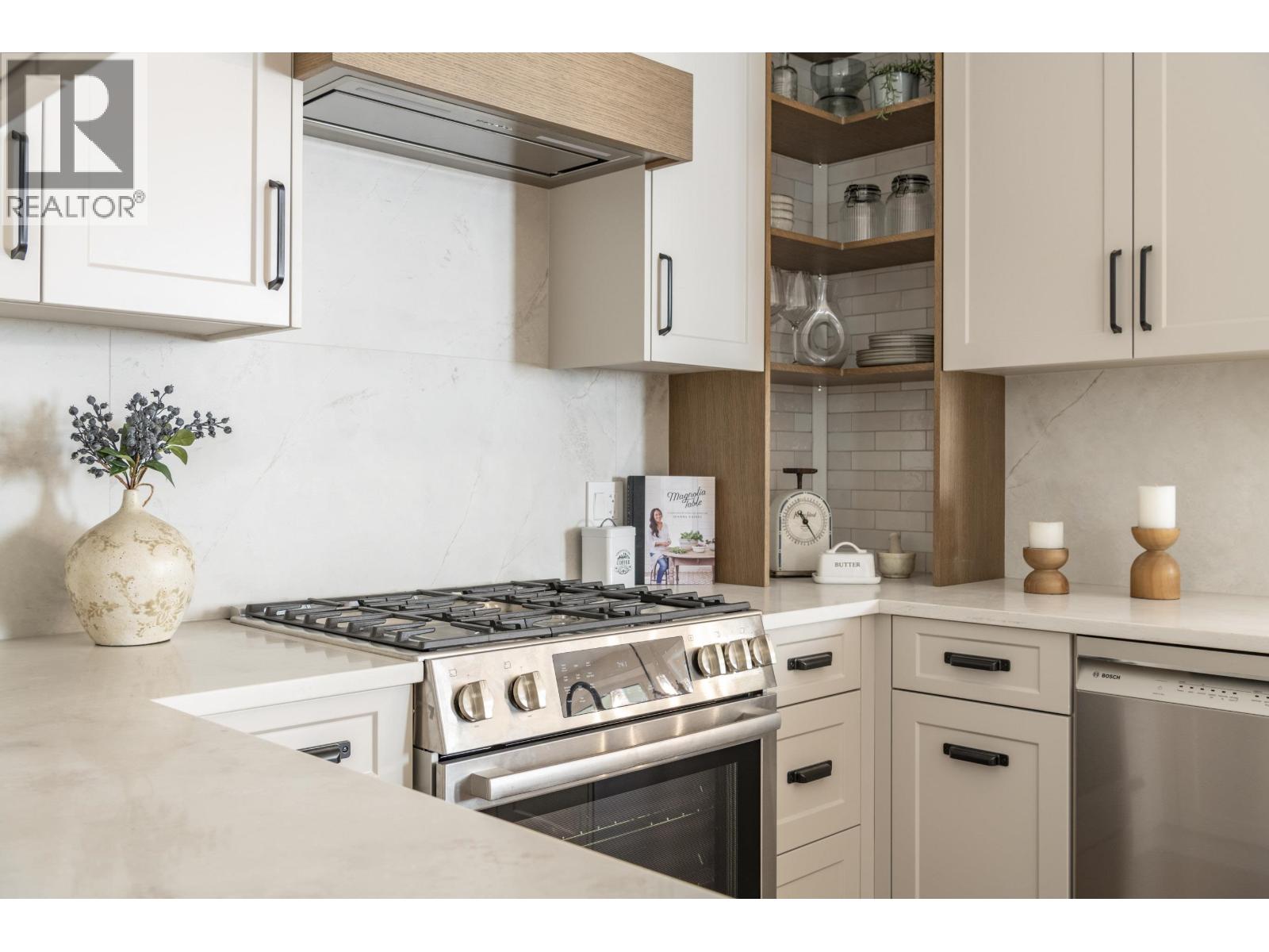 #2-4569 ARTHUR Drive, Delta