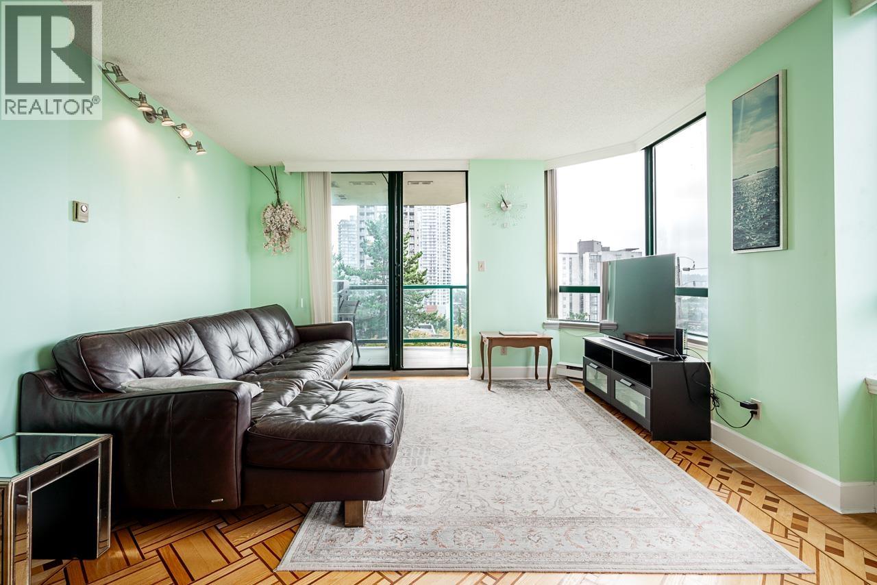 303 121 TENTH STREET, New Westminster