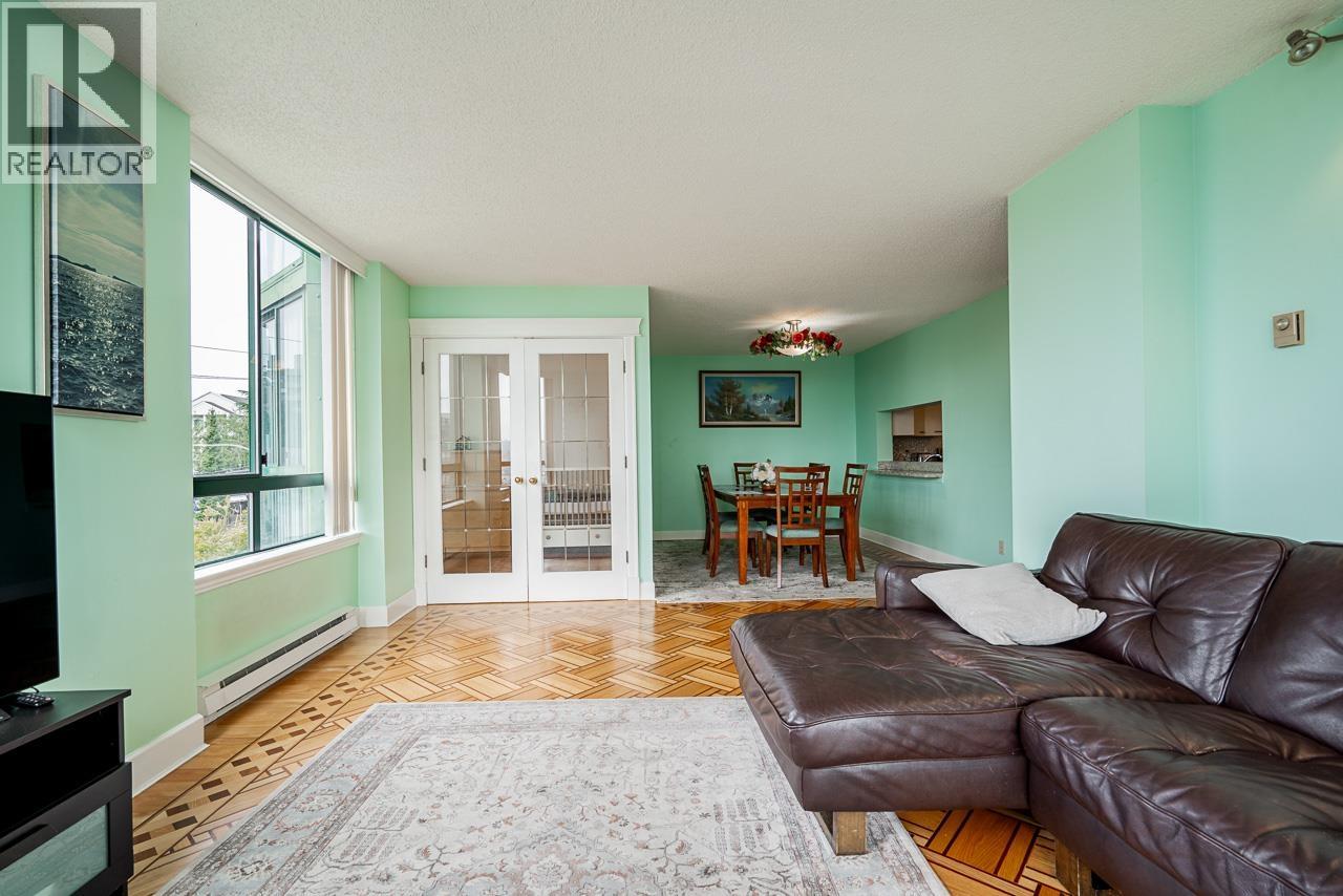 303 121 TENTH STREET, New Westminster