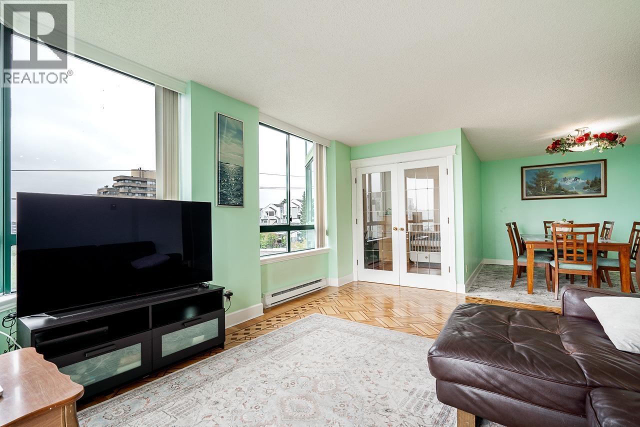 303 121 TENTH STREET, New Westminster