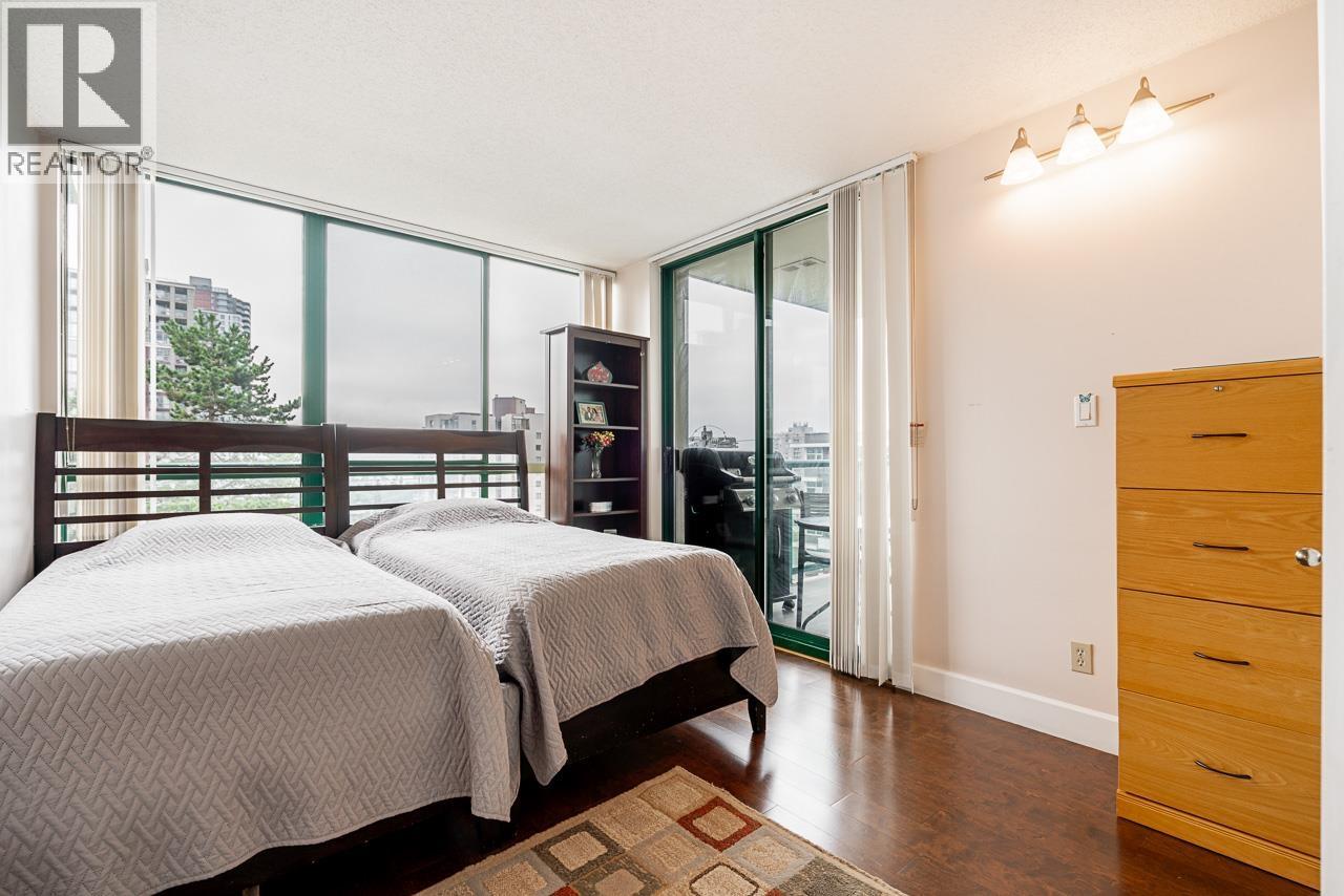 303 121 TENTH STREET, New Westminster