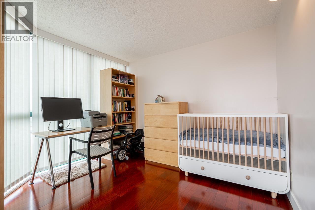 303 121 TENTH STREET, New Westminster