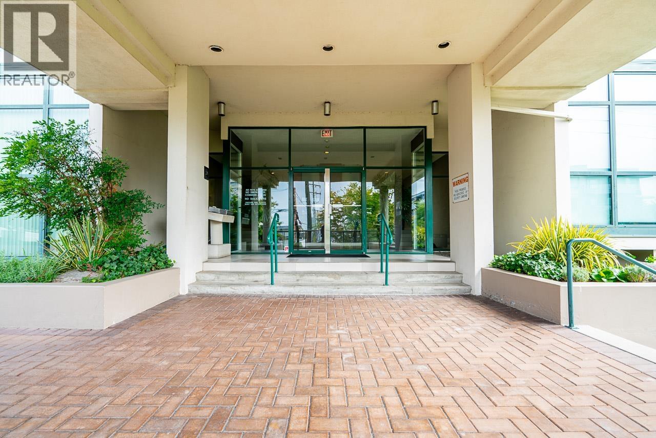 303 121 TENTH STREET, New Westminster