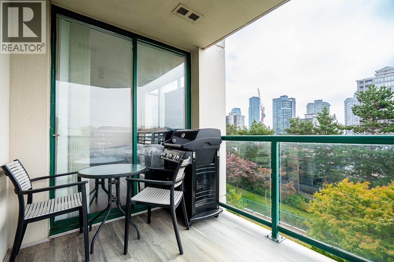 303 121 TENTH STREET, New Westminster