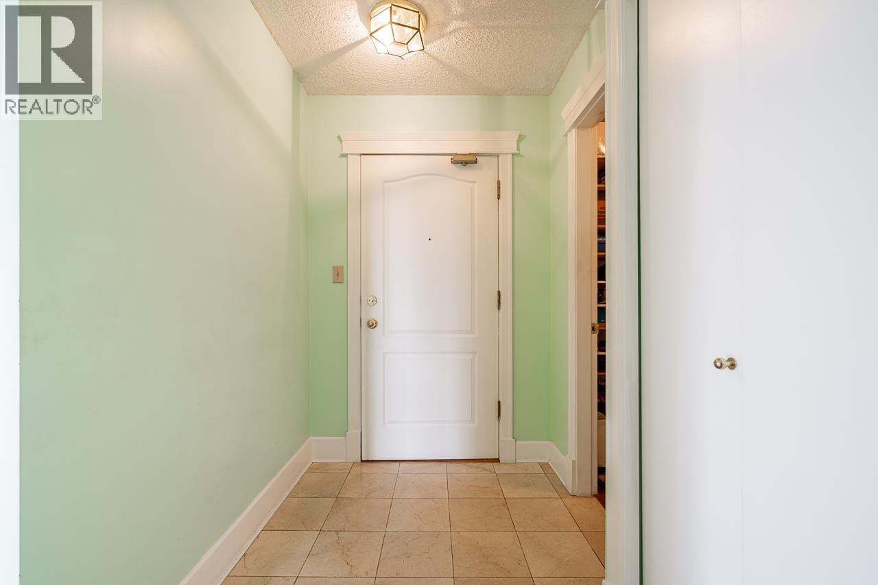 303 121 TENTH STREET, New Westminster