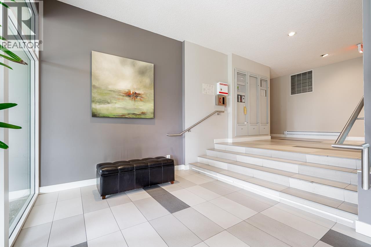 303 121 TENTH STREET, New Westminster