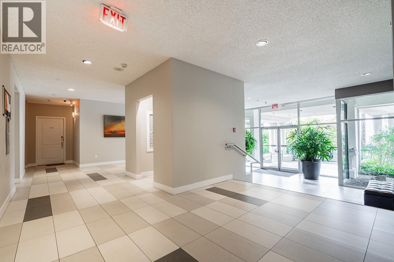 303 121 TENTH STREET, New Westminster