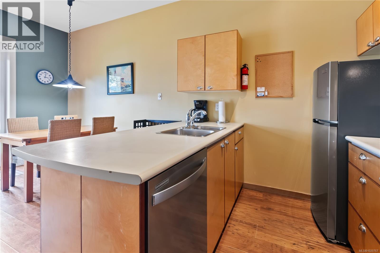 103 230 Main St, Tofino