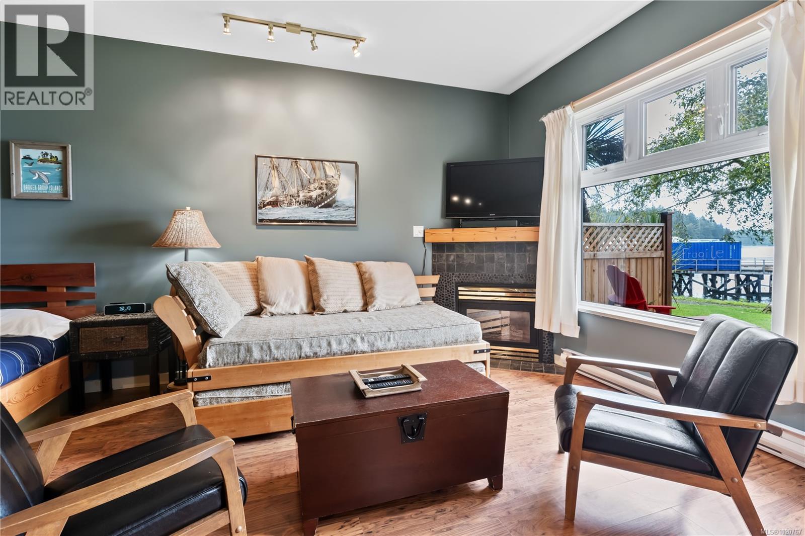 103 230 Main St, Tofino