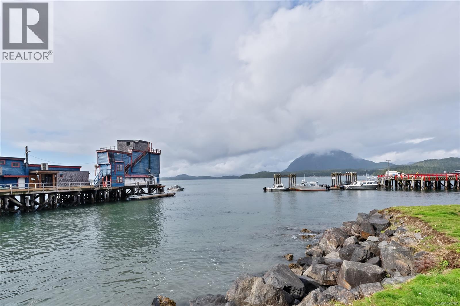 103 230 Main St, Tofino