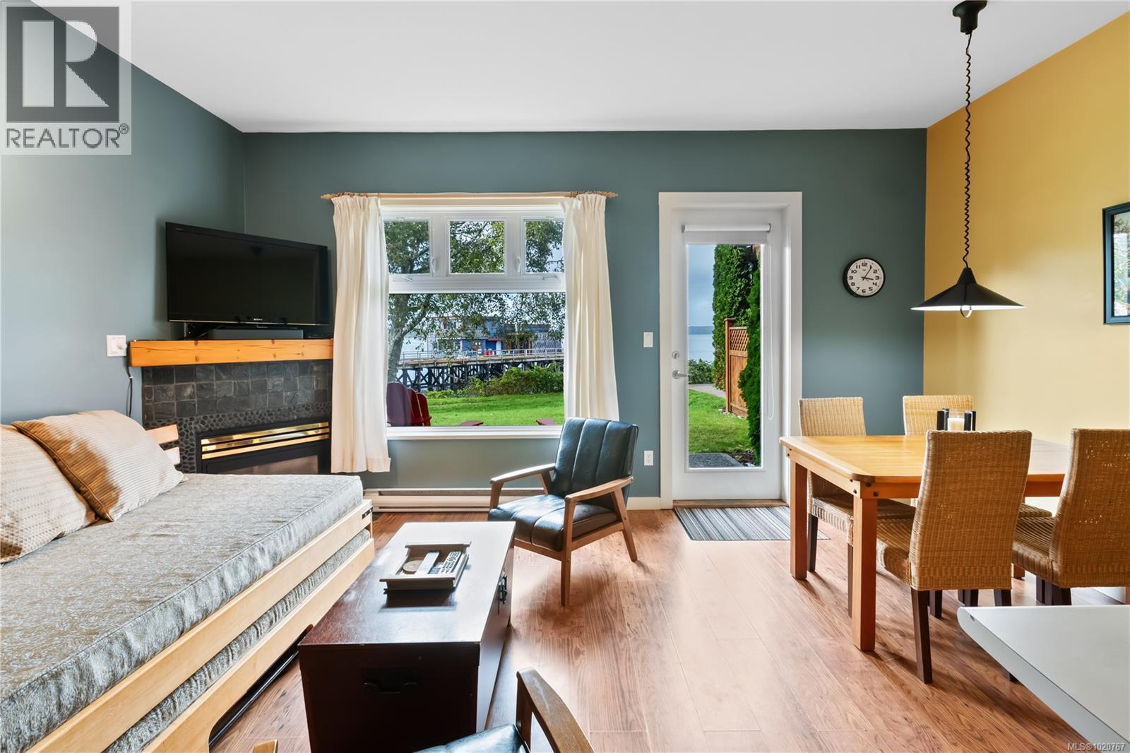 103 230 Main St, Tofino