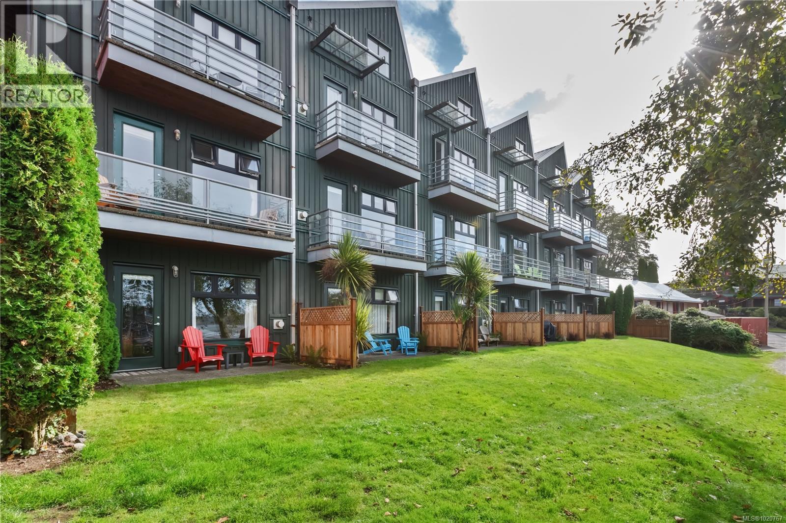 103 230 Main St, Tofino