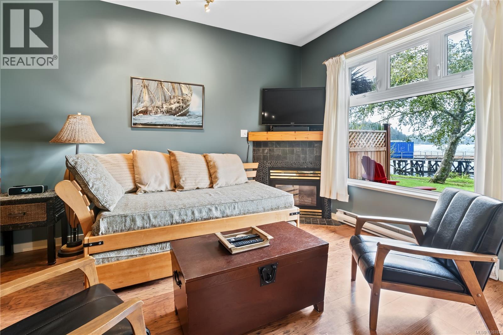 103 230 Main St, Tofino