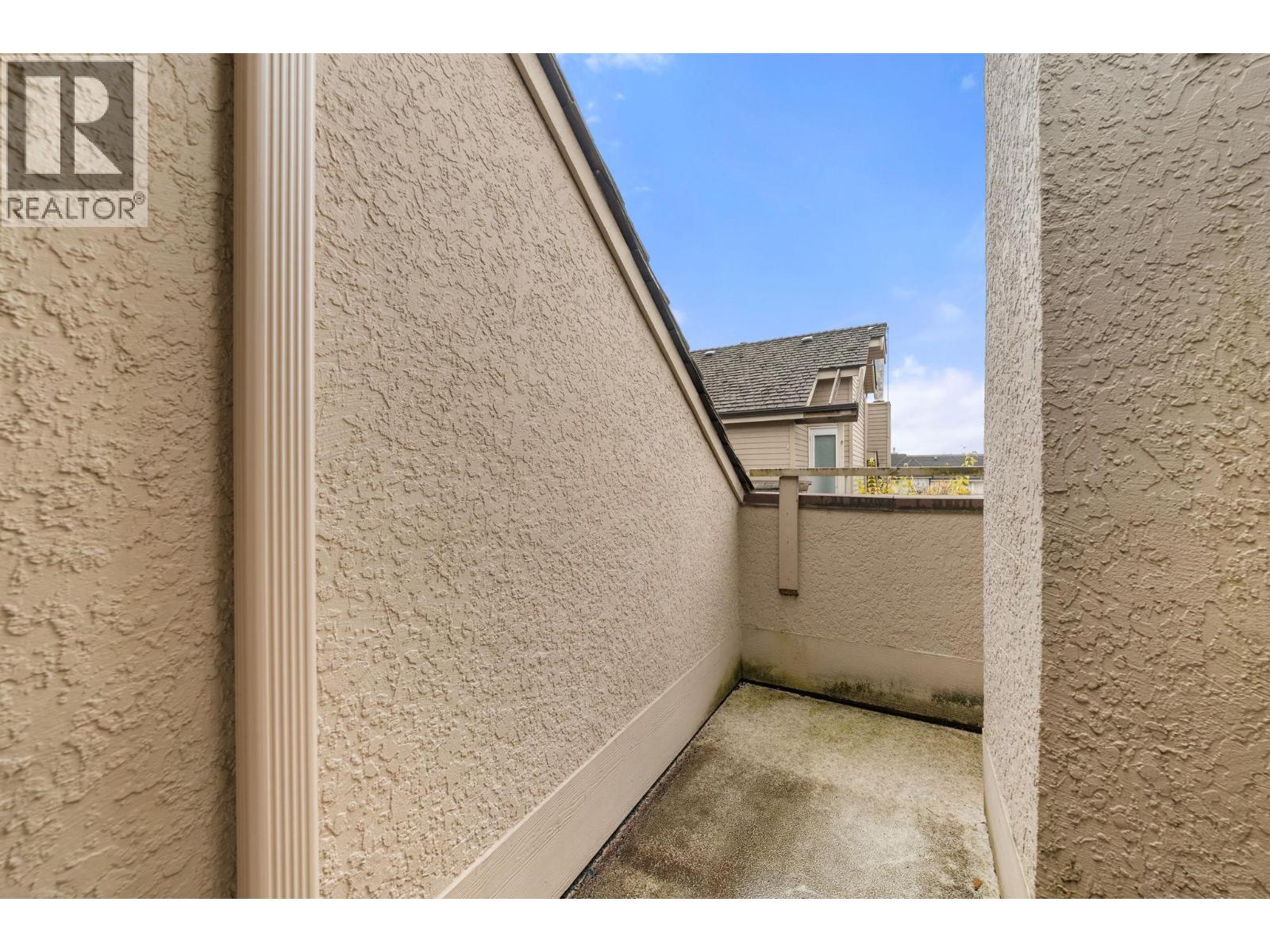 6 230 W 15TH STREET, North Vancouver