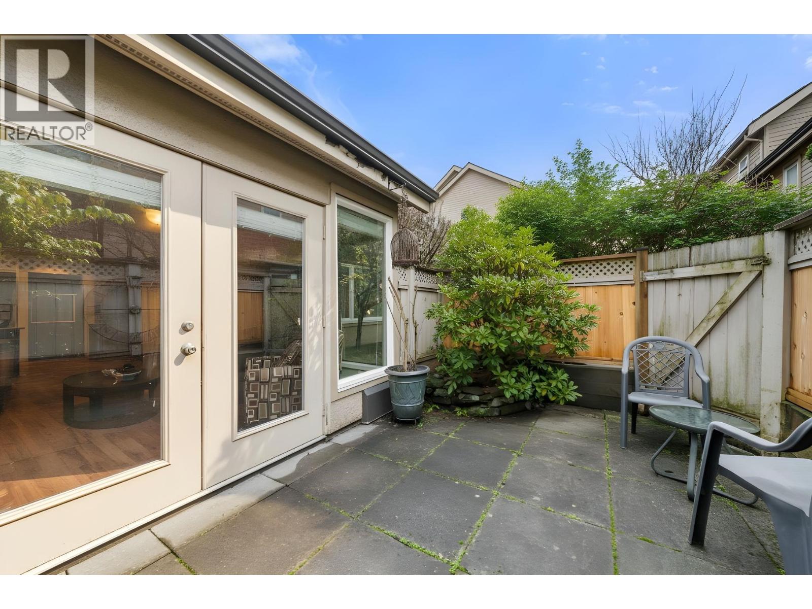 6 230 W 15TH STREET, North Vancouver