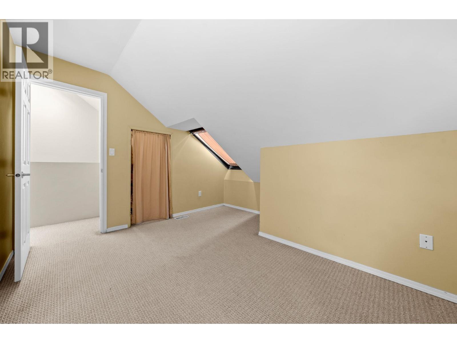 6 230 W 15TH STREET, North Vancouver