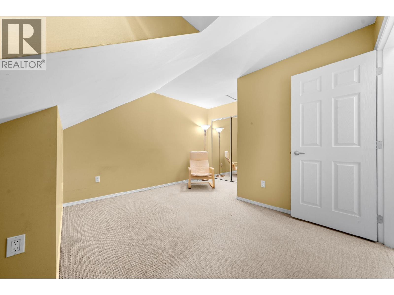 6 230 W 15TH STREET, North Vancouver