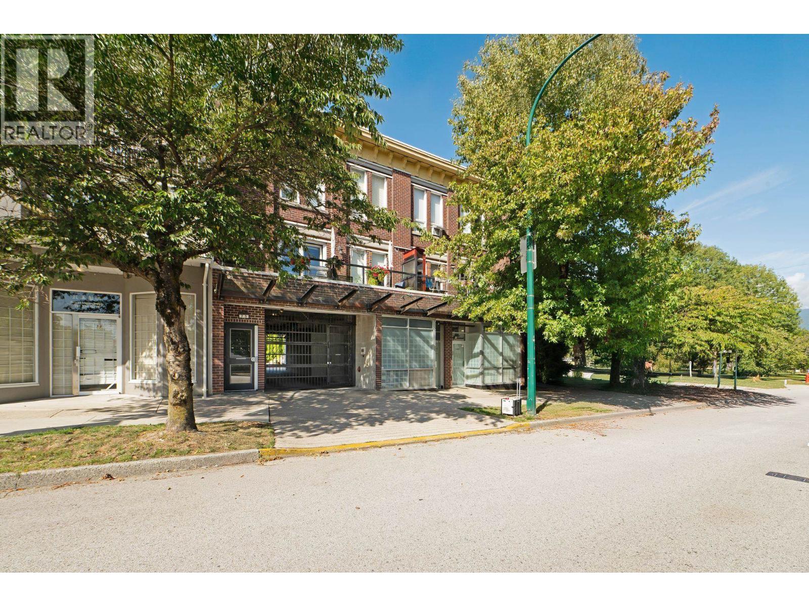 201 75 N RENFREW STREET, Vancouver