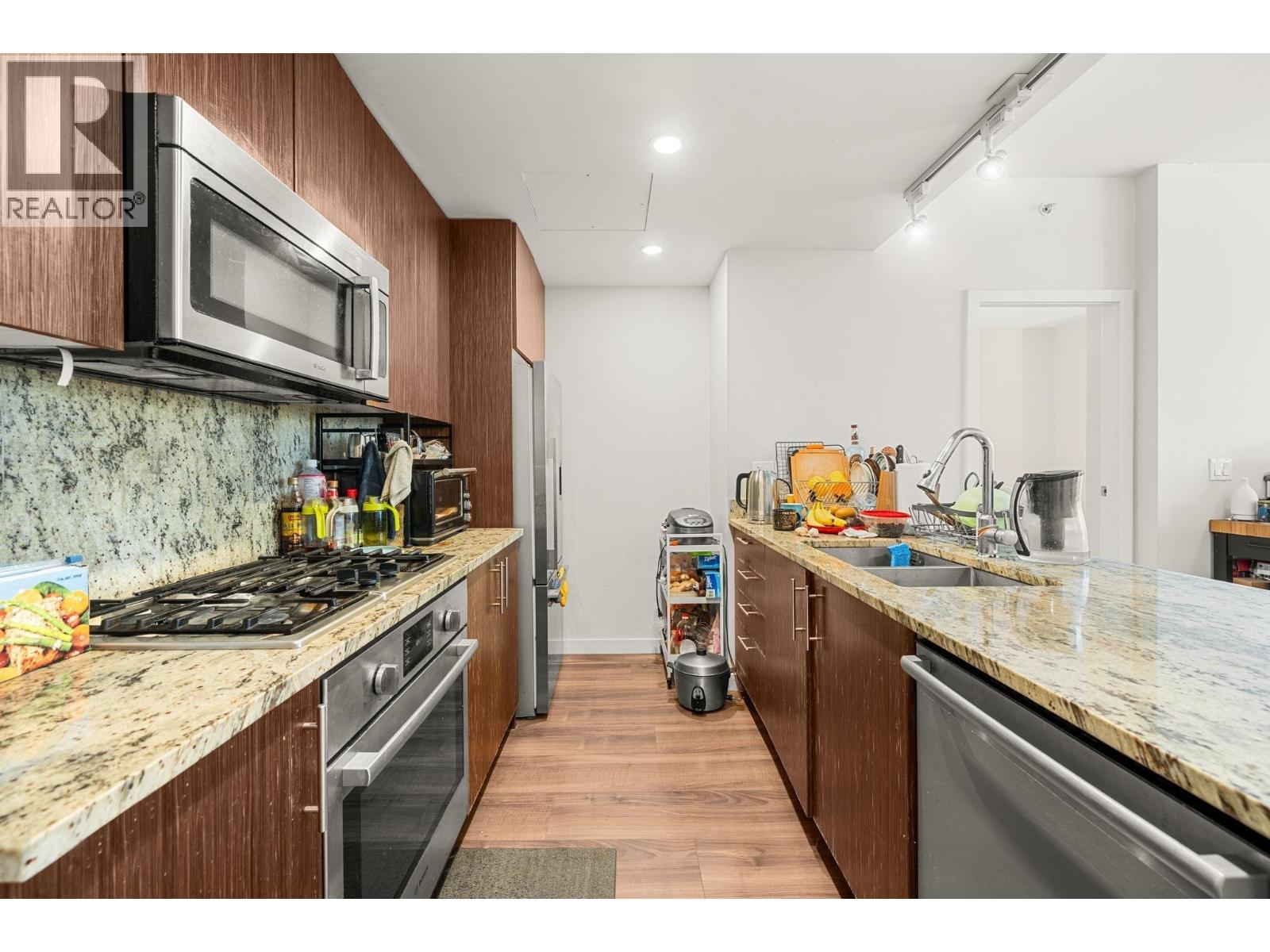 502 3333 SEXSMITH Road - photo 2