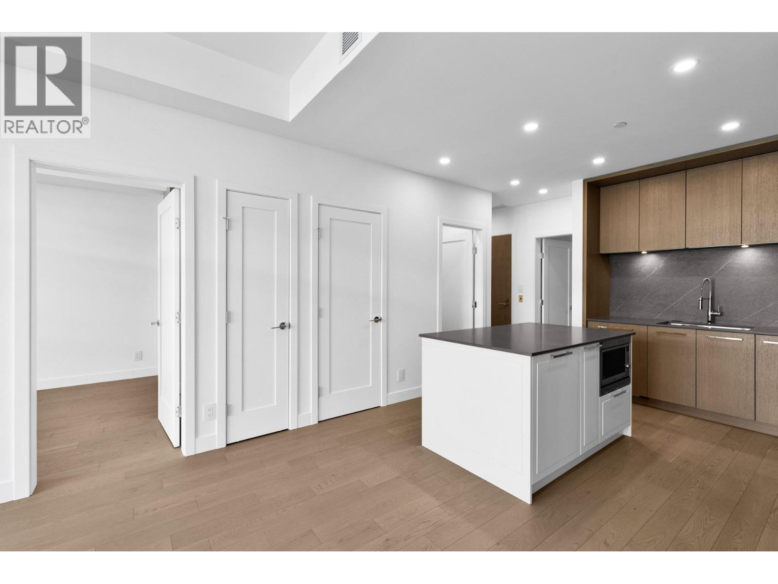 501S 3409 Lakeshore Road, Kelowna