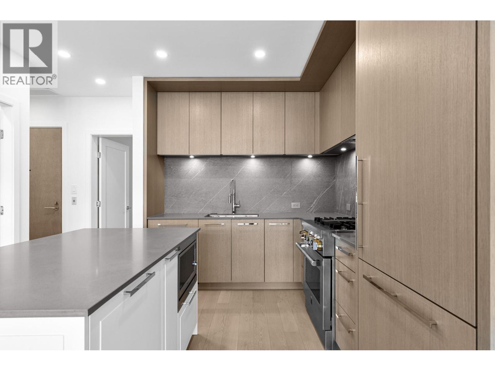 501S 3409 Lakeshore Road, Kelowna