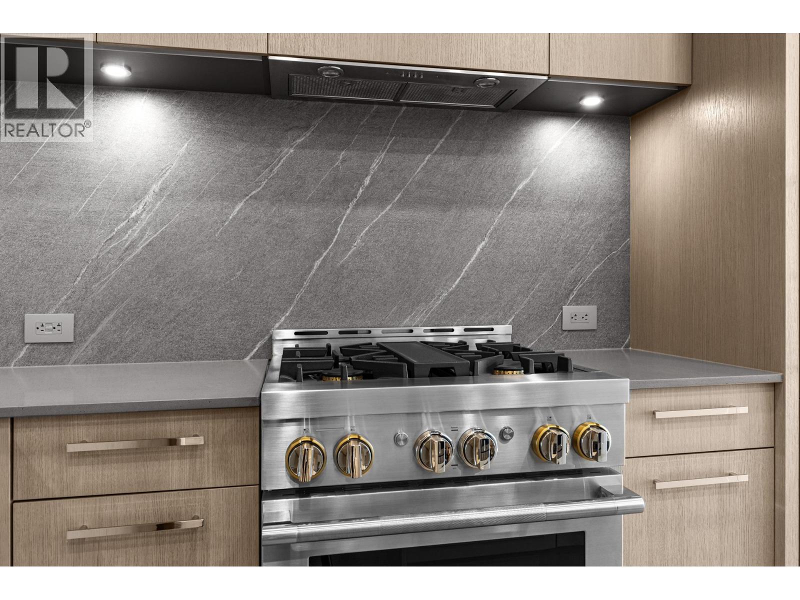 501S 3409 Lakeshore Road, Kelowna