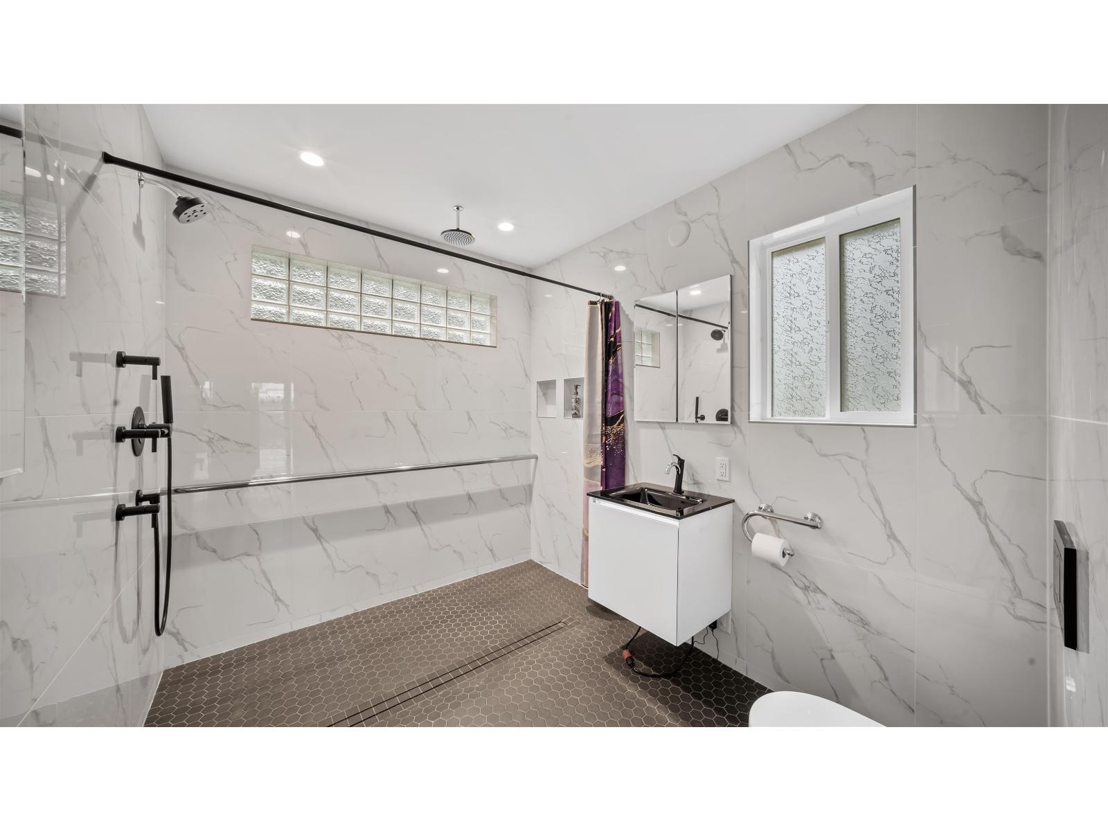 2250 SENTINEL DRIVE, Abbotsford