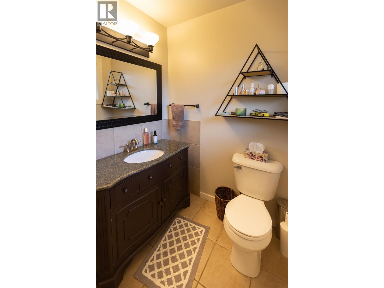 1976 Maddocks Road, Revelstoke