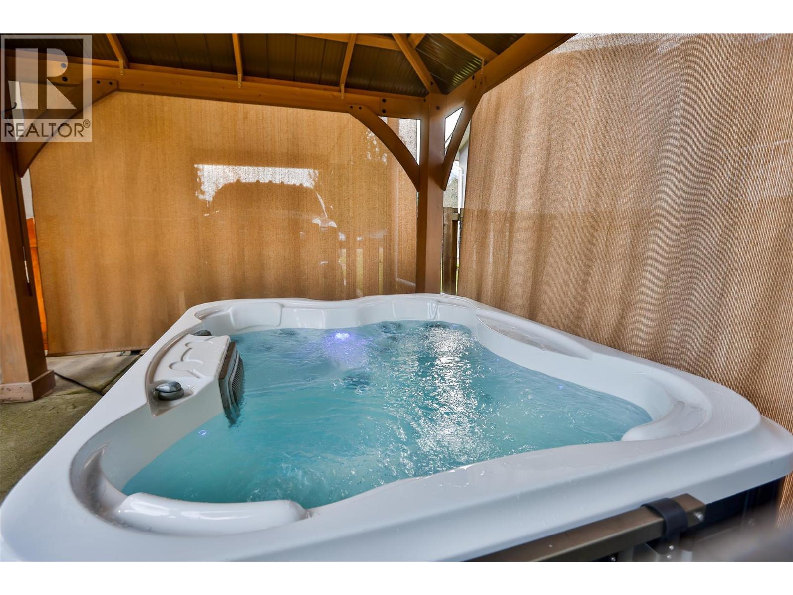 1976 Maddocks Road, Revelstoke