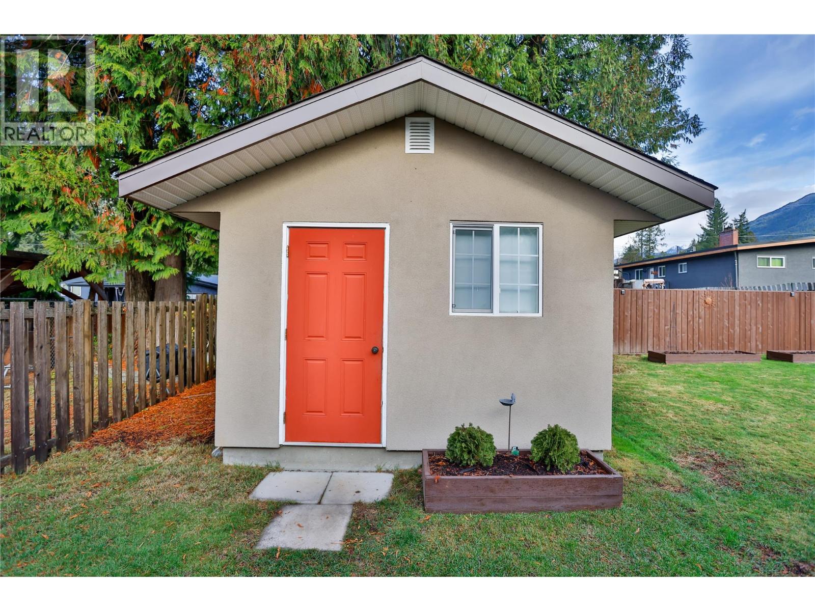 1976 Maddocks Road, Revelstoke