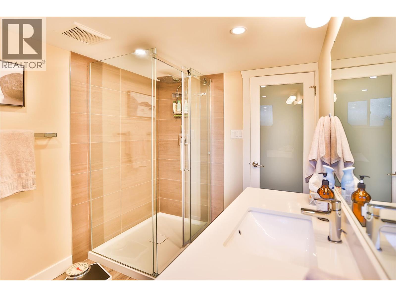 1976 Maddocks Road, Revelstoke