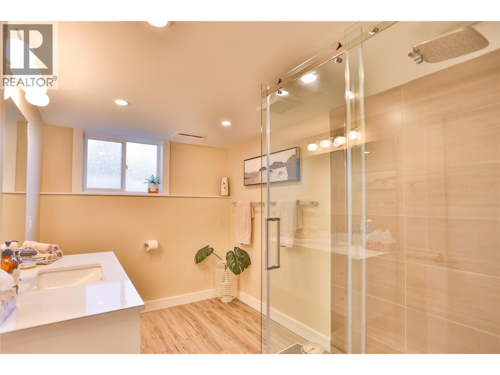 1976 Maddocks Road, Revelstoke