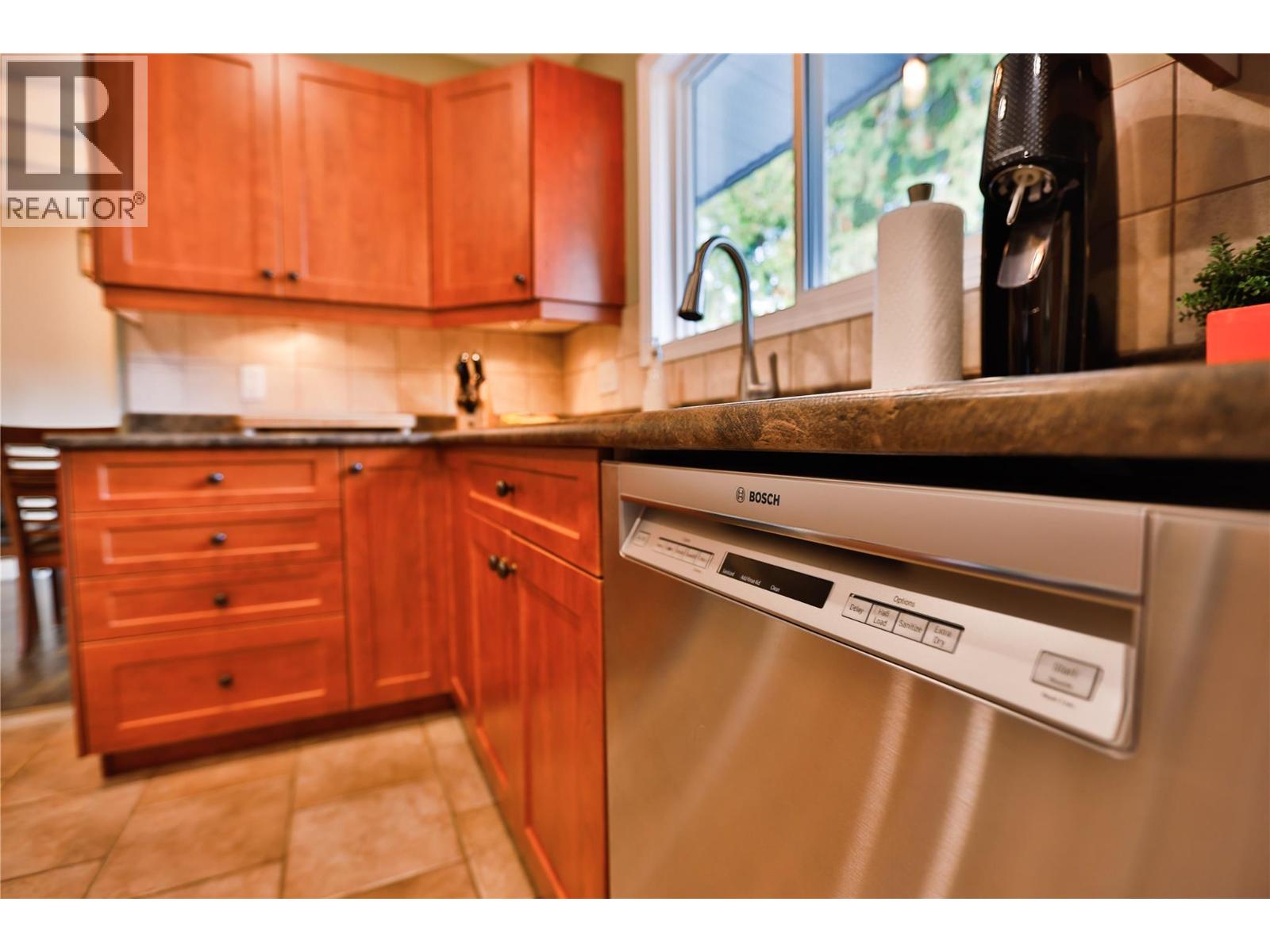 1976 Maddocks Road, Revelstoke