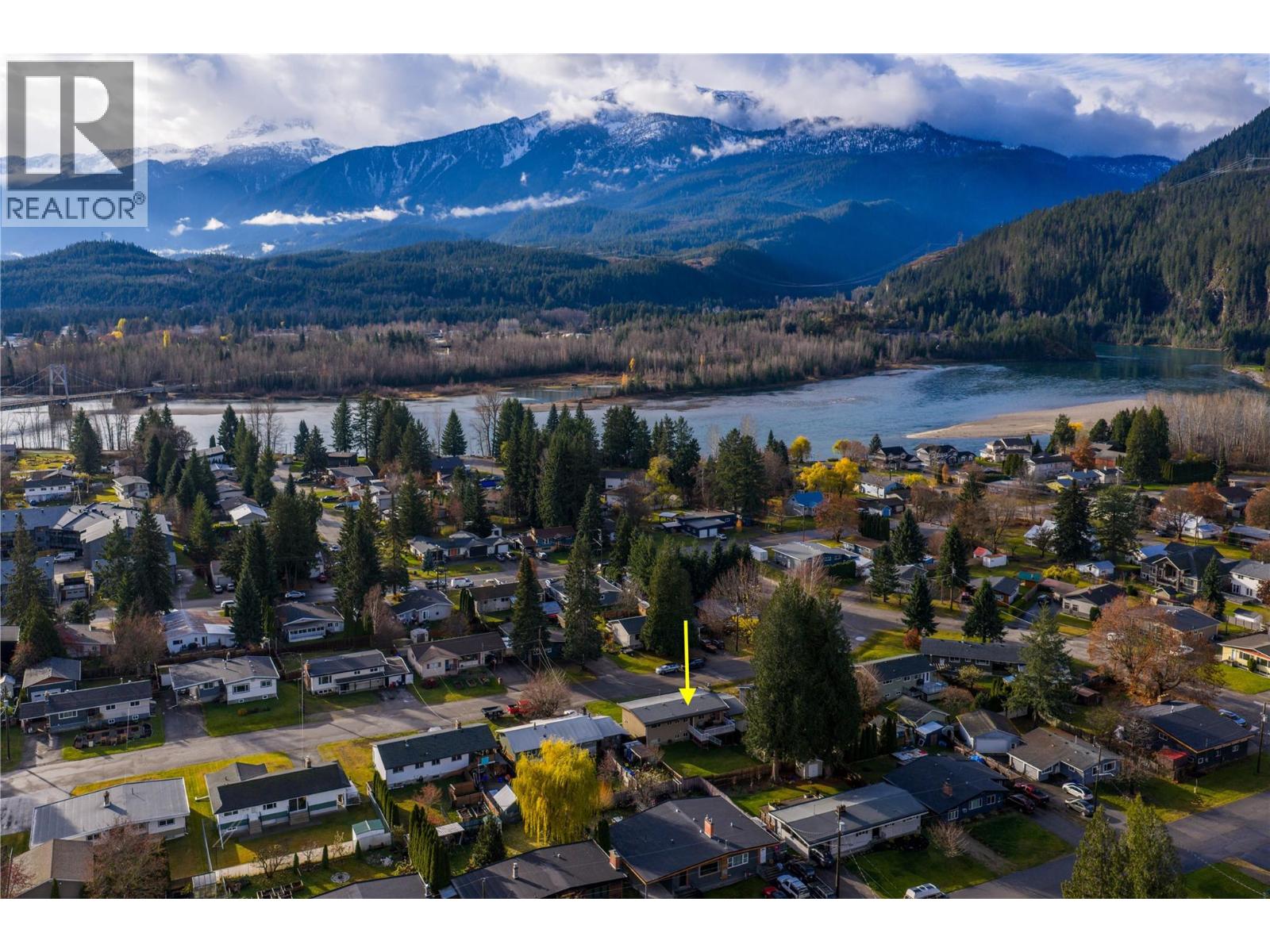 1976 Maddocks Road, Revelstoke